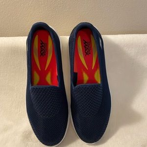 Skechers Performace Go walk 4 with Goga mat cushions